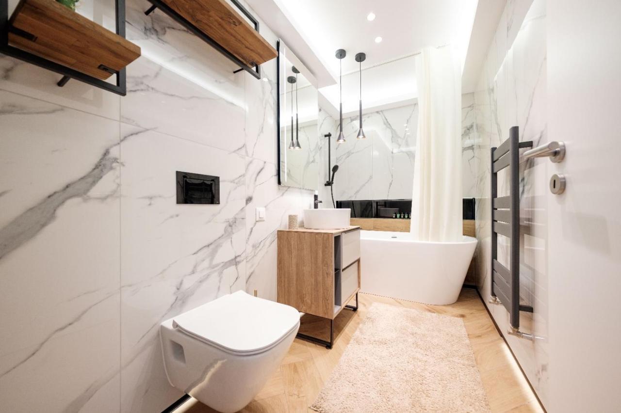 Brand New Luxury Apartment In The Heart Of Braşov Esterno foto
