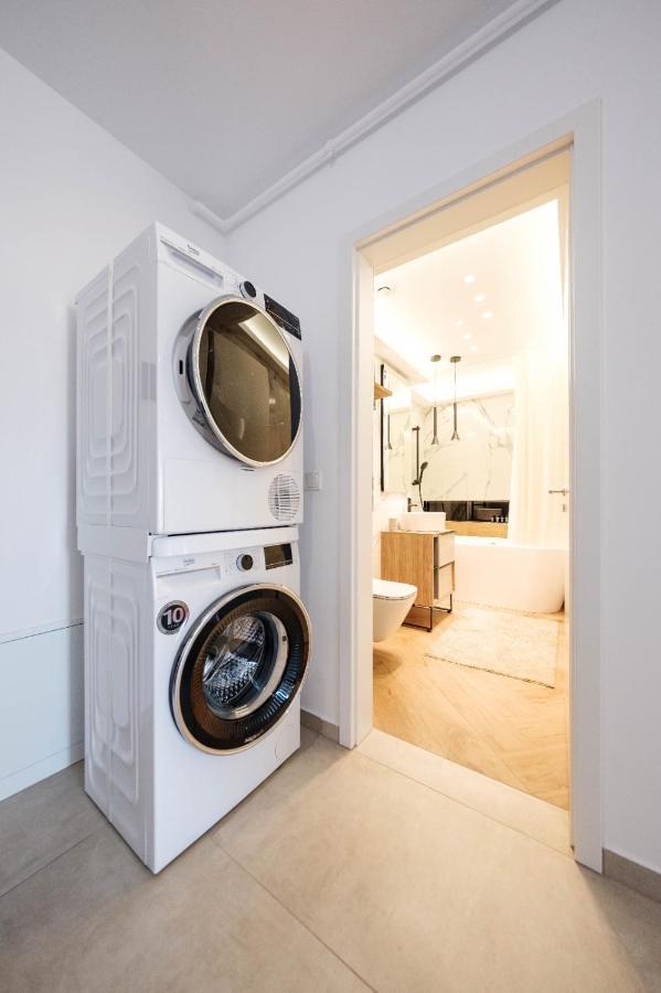 Brand New Luxury Apartment In The Heart Of Braşov Esterno foto