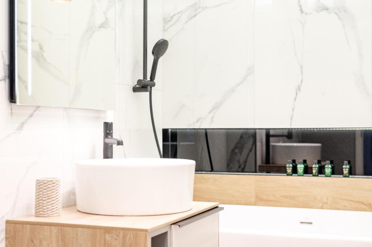 Brand New Luxury Apartment In The Heart Of Braşov Esterno foto