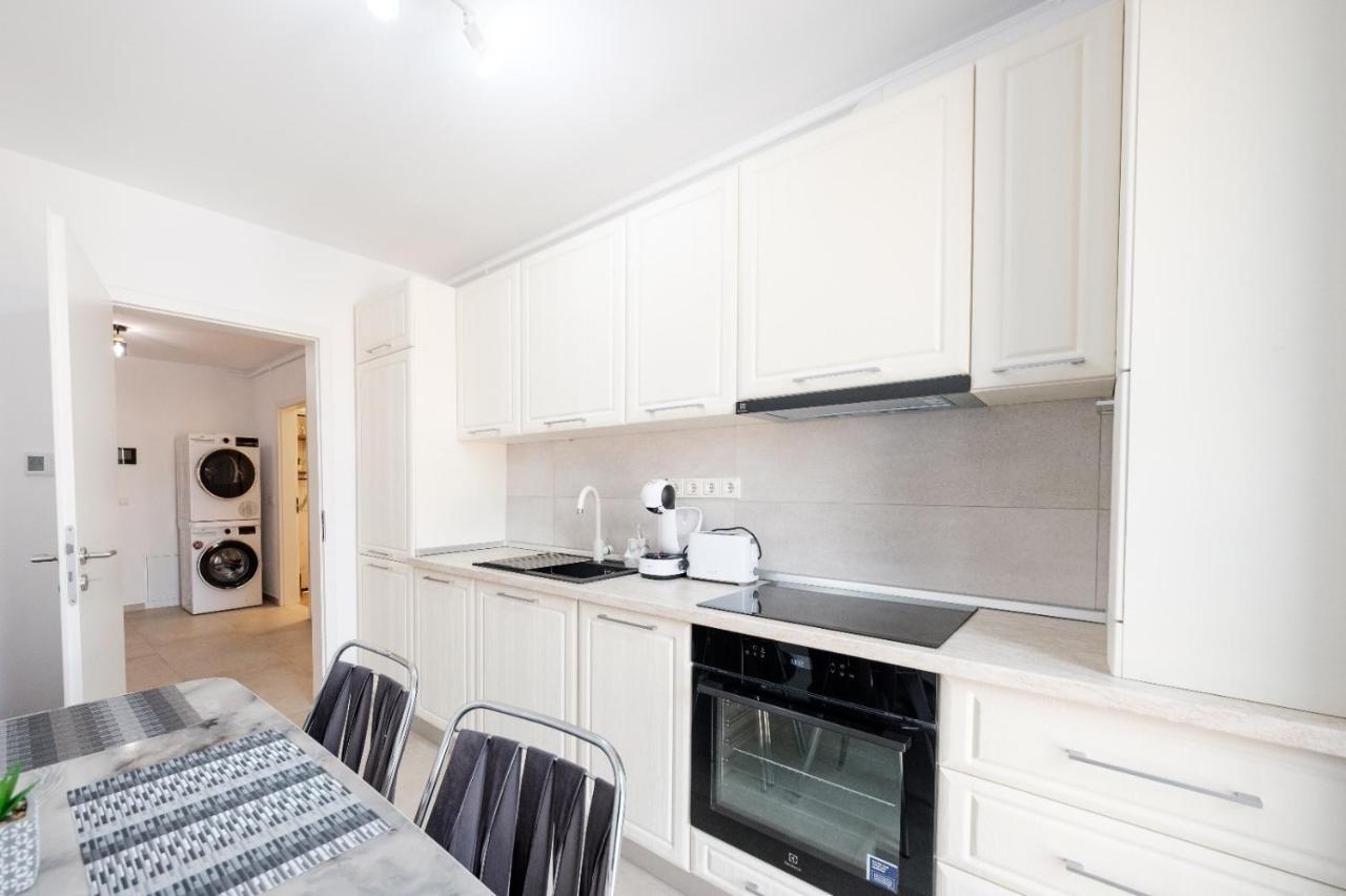 Brand New Luxury Apartment In The Heart Of Braşov Esterno foto