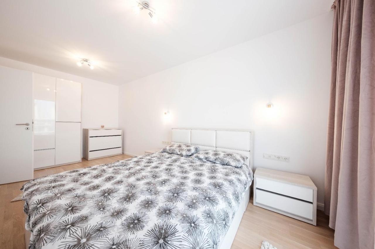 Brand New Luxury Apartment In The Heart Of Braşov Esterno foto