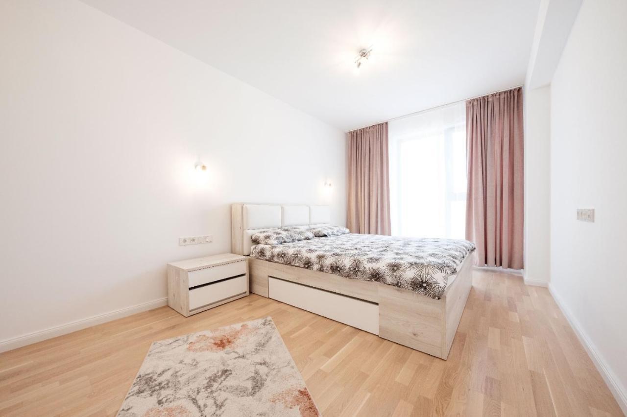 Brand New Luxury Apartment In The Heart Of Braşov Esterno foto